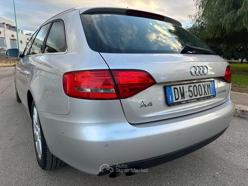 Usado Audi A4 170 CV (125 kW) 2010 Plateado Familiar