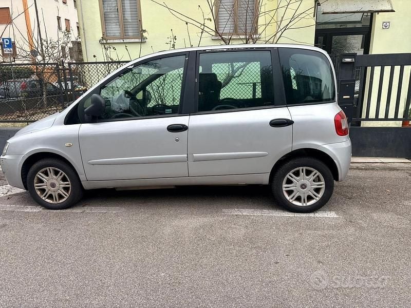 Begagnad Fiat Multipla 103 HK (75 kW) 2009 Grå Minibuss