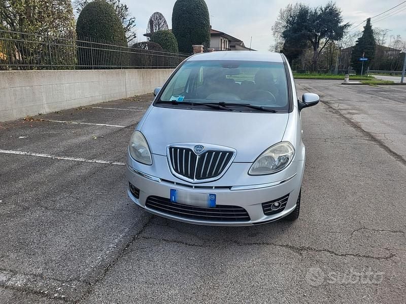 Usata Lancia Musa 77 CV (56 kW) 2010 Grigio Monovolume