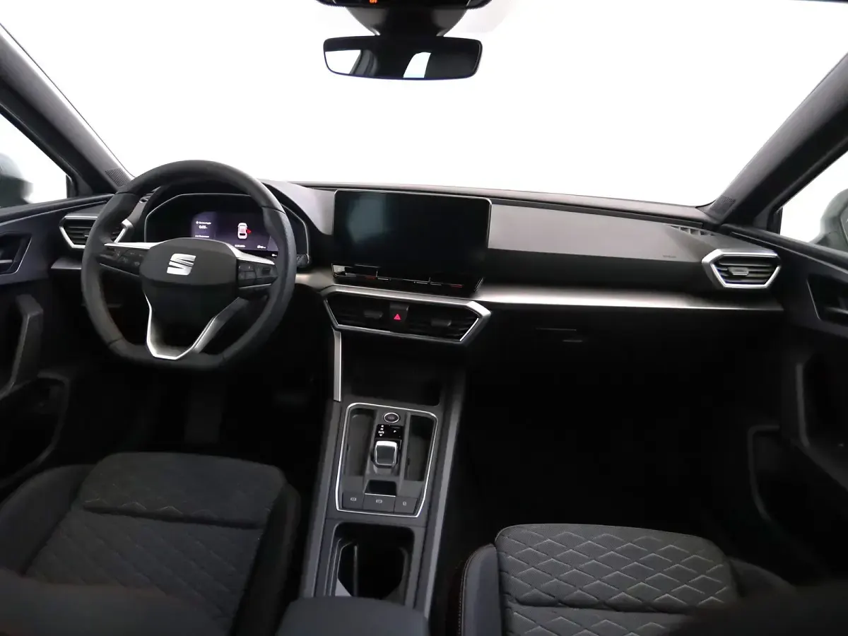 Usata Seat Leon FR 204 CV (150 kW) 2024 Bianco nevada Berlina