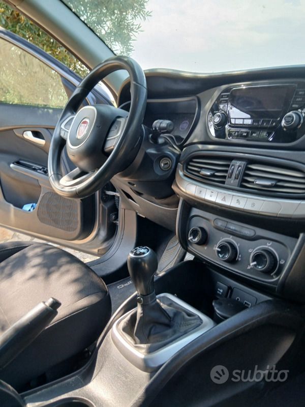 Usata Fiat Tipo 120 CV (88 kW) 2017 Grigio Berlina