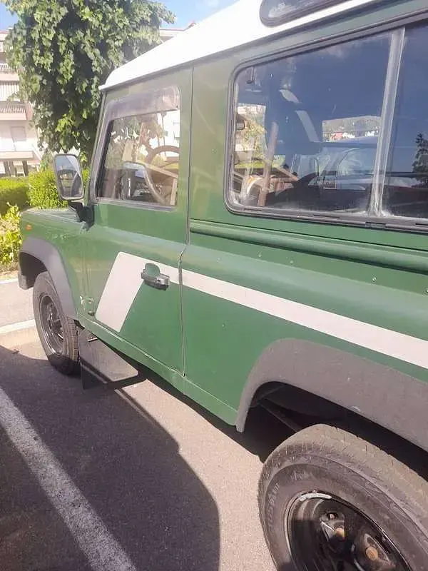 Usata Land Rover Defender 113 CV (83 kW) 1998 Verde SUV