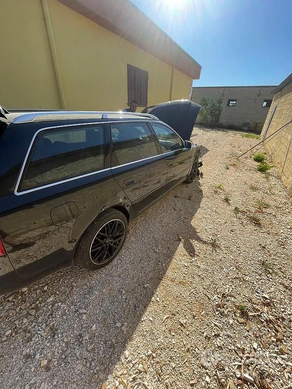 Nero Usata 2001 Audi A6 Station wagon | 500 € - Immagine 1/4