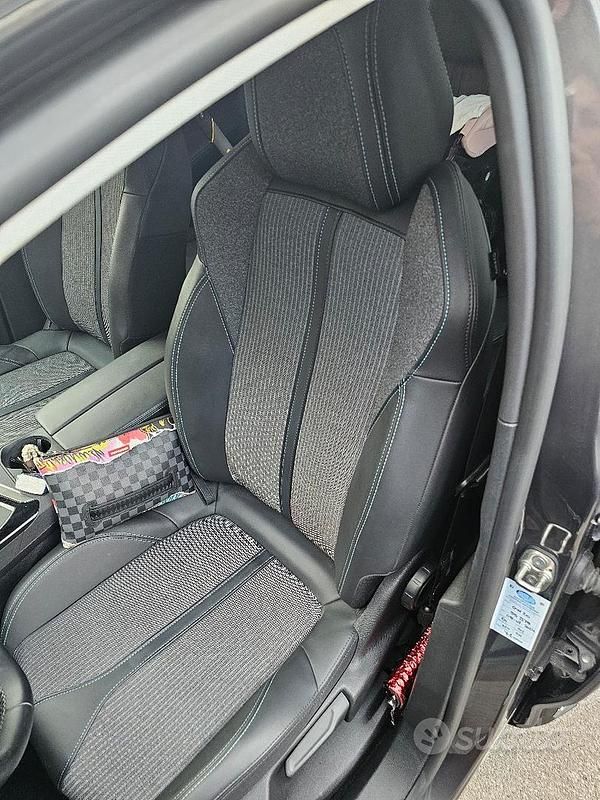 Usata Peugeot 5008 130 CV (95 kW) 2022 SUV