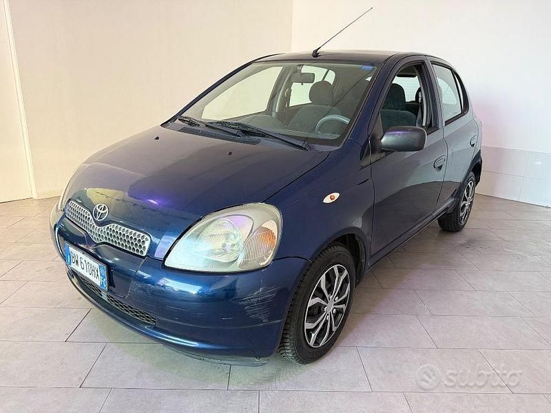 Usata Toyota Yaris Sol 68 CV (50 kW) 2002 Blu Berlina
