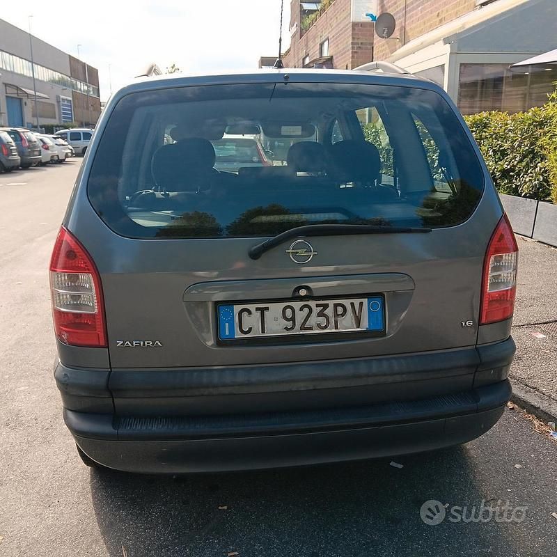 Usata 2005 Opel Zafira Monovolume | 2990 € - Immagine 1/4