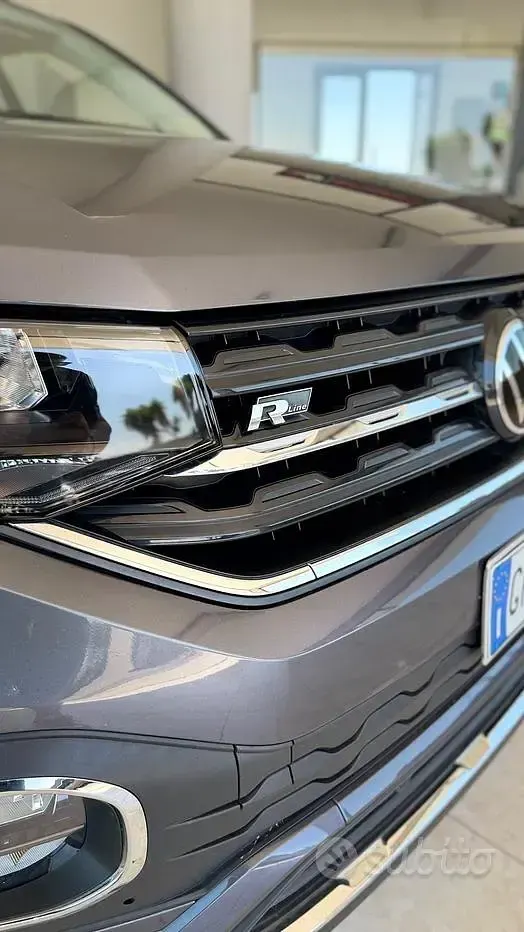 Usata VW T-Cross R-line 95 CV (69 kW) 2022 Grigio SUV
