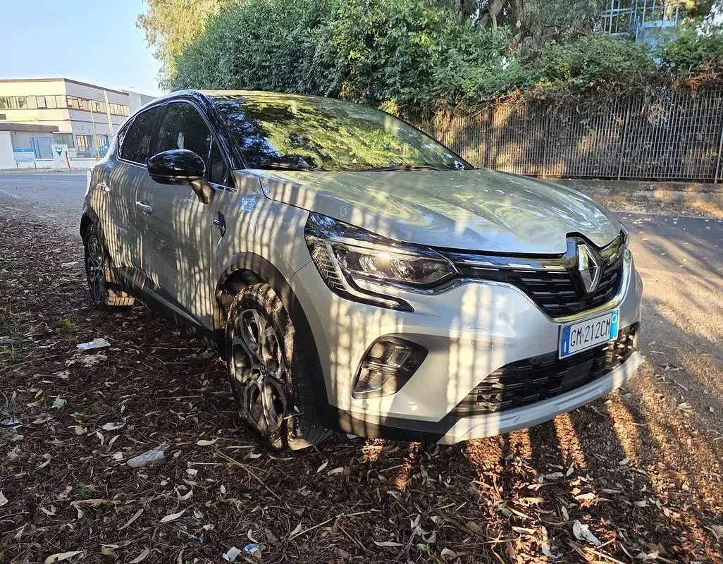 Usata Renault Captur Techno 101 CV (74 kW) 2023 Grigio SUV