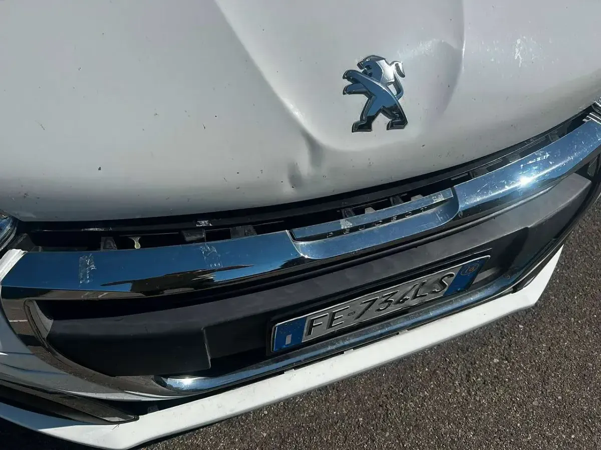 Usata Peugeot 208 Active 75 CV (55 kW) 2016 Bianco Utilitaria