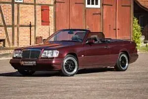 Usata Mercedes E200 136 CV (100 kW) 1997 Rosso Cabrio