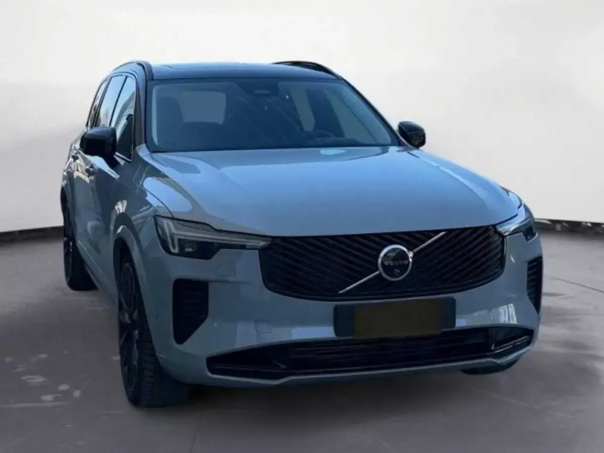 Usata Volvo XC90 335 CV (246 kW) 2025 Grigio SUV