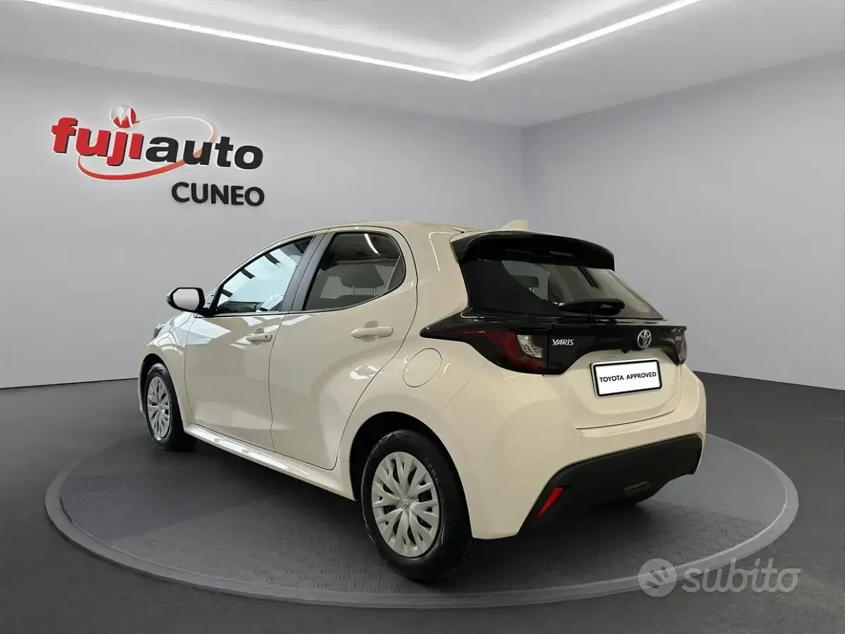 Usata Toyota Yaris Active 116 CV (85 kW) 2022 Super white Utilitaria