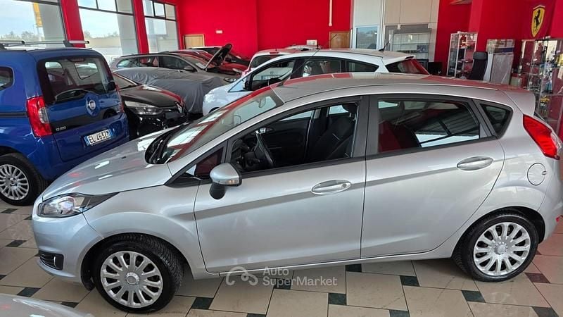 Usata Ford Fiesta Titanium 75 CV (55 kW) 2014 Argento Utilitaria