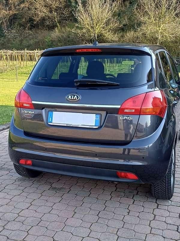 Usata Kia Venga 90 CV (66 kW) 2016 Grigio Utilitaria