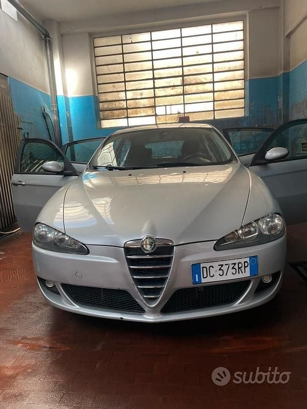 Usata Alfa Romeo 147 105 CV (77 kW) 2006 Grigio Utilitaria