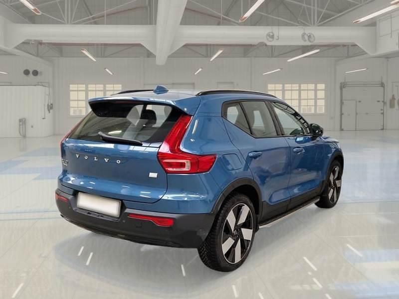 Usata Volvo XC40 Plus 179 CV (131 kW) 2023 Fjord blue metallizzato SUV