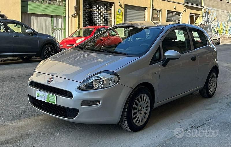 Usata Fiat Punto Street 69 CV (50 kW) 2018 Grigio Berlina