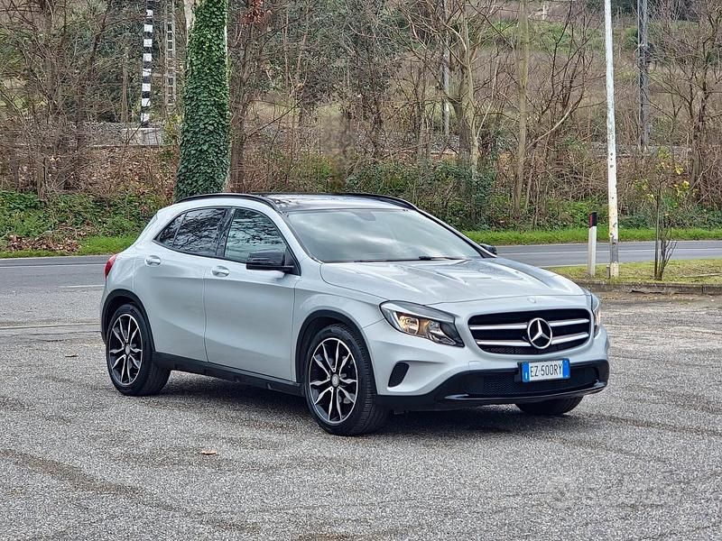 Argento Usata 2015 Mercedes GLA200 Premium SUV | 15.900 € (Buon prezzo) - Immagine 1/4