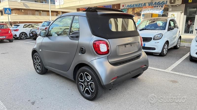 Usata Smart ForTwo Cabrio Prime 90 CV (66 kW) 2018 Grigio Cabrio