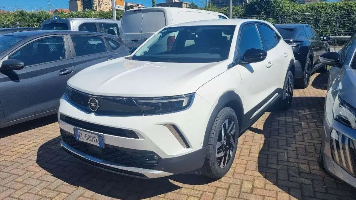 Usata Opel Mokka Elegance 101 CV (74 kW) 2023 Bianco SUV