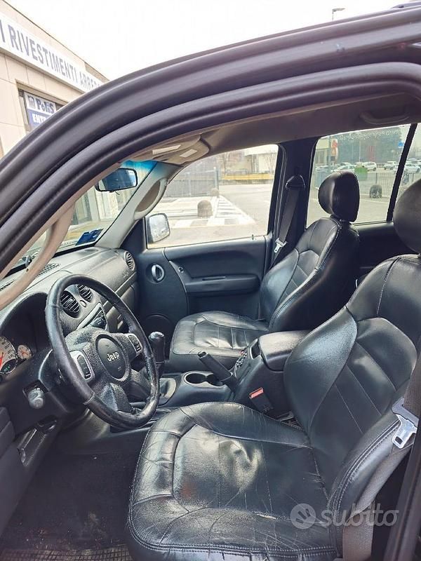 Usata Jeep Cherokee 143 CV (105 kW) 2002 Nero SUV