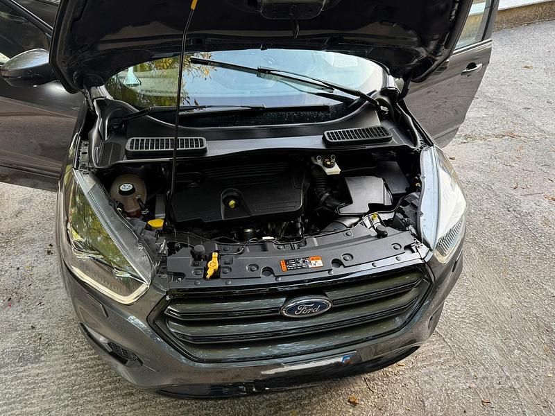 Usata Ford Kuga ST-Line 120 CV (88 kW) 2019 Grigio SUV