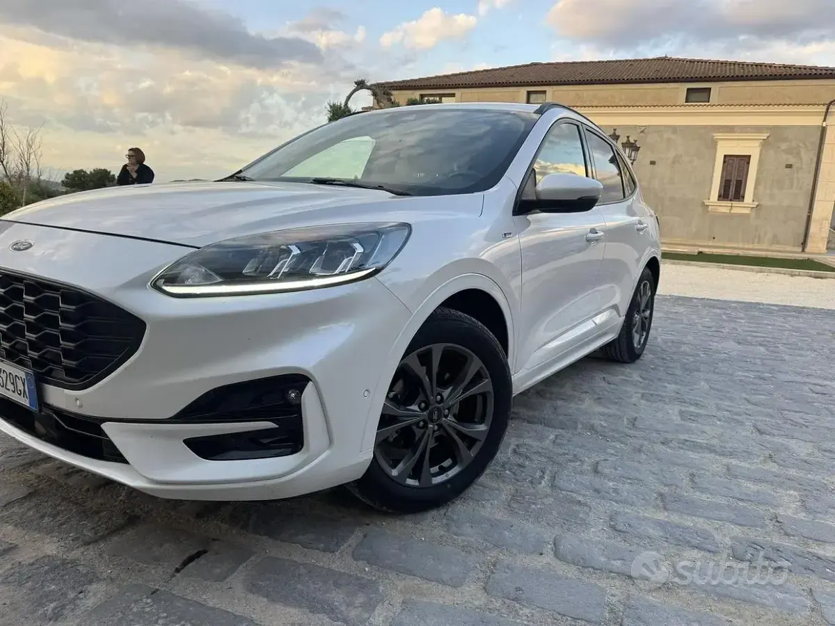 Usata Ford Kuga 120 CV (88 kW) 2021 Bianco SUV