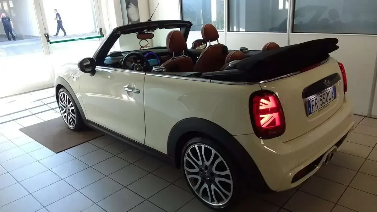 Usata Mini Cooper SD Cabriolet Hype 170 CV (125 kW) 2018 Bianco Cabrio