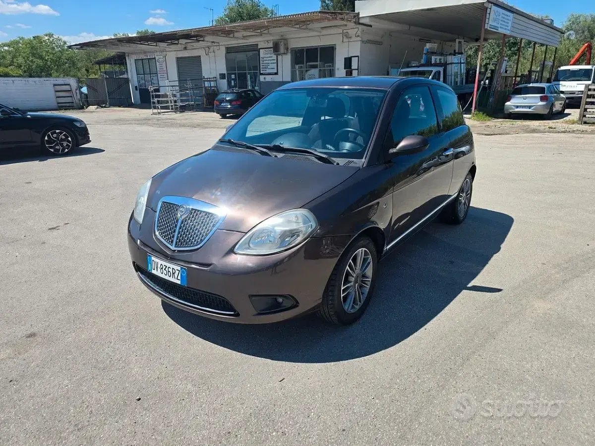 Usata Lancia Ypsilon 60 CV (44 kW) 2009 Marrone Utilitaria