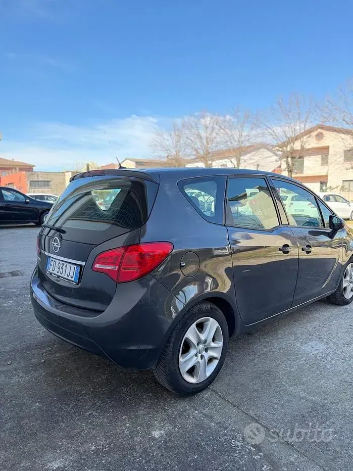 Usata Opel Meriva Cosmo 101 CV (74 kW) 2016 Marrone Monovolume
