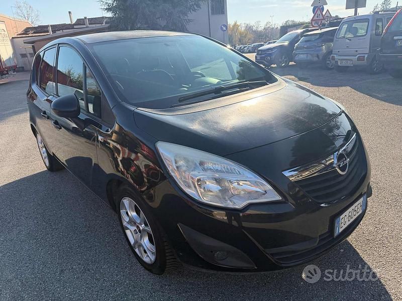 Usata Opel Meriva Cosmo 95 CV (69 kW) 2011 Nero Monovolume