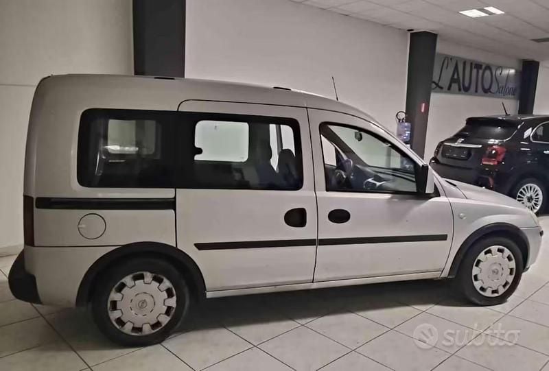 Occasion Opel Combo Enjoy 97 ch (71 kW) 2008 Gris Monospace