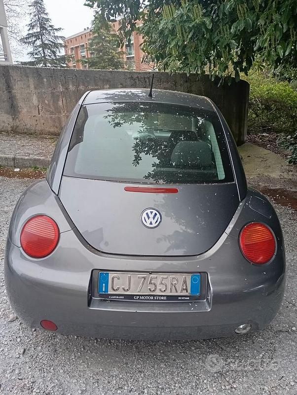 Usata VW New Beetle 101 CV (74 kW) 2002 Grigio Utilitaria