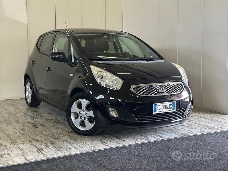 Nero Usata 2011 Kia Venga EX Due volumi | 5500 € (Buon prezzo) - Immagine 1/4