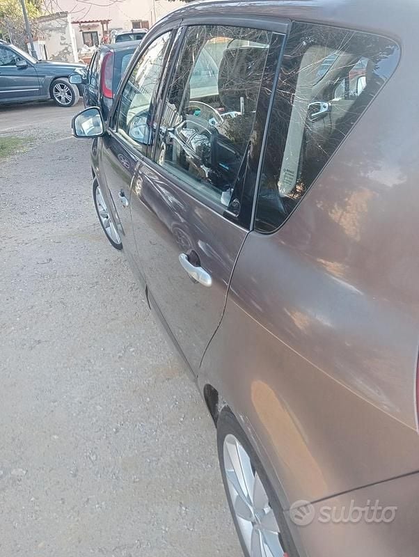 Usata Renault Scénic III 110 CV (80 kW) 2009 Marrone Monovolume