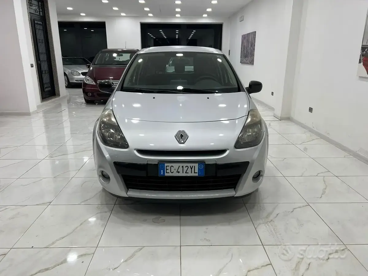 Usata Renault Clio 64 CV (47 kW) 2011 Grigio Utilitaria