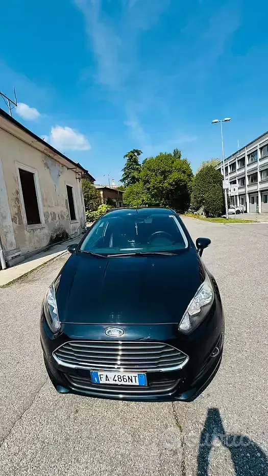 Usado Ford Fiesta 95 HP (69 kW) 2015 Preto Citadino