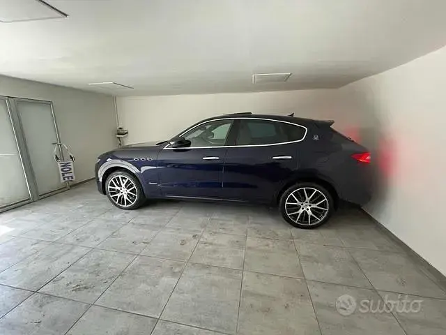 Usata Maserati Levante 350 CV (257 kW) 2018 Bluazzurro SUV