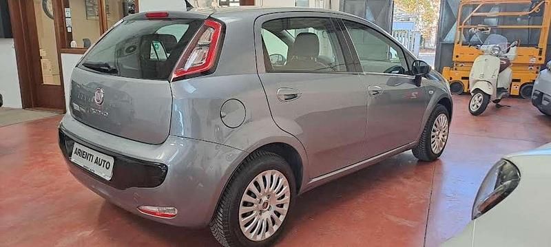 Usata Fiat Grande Punto 69 CV (50 kW) 2011 Argento metallizzato Utilitaria
