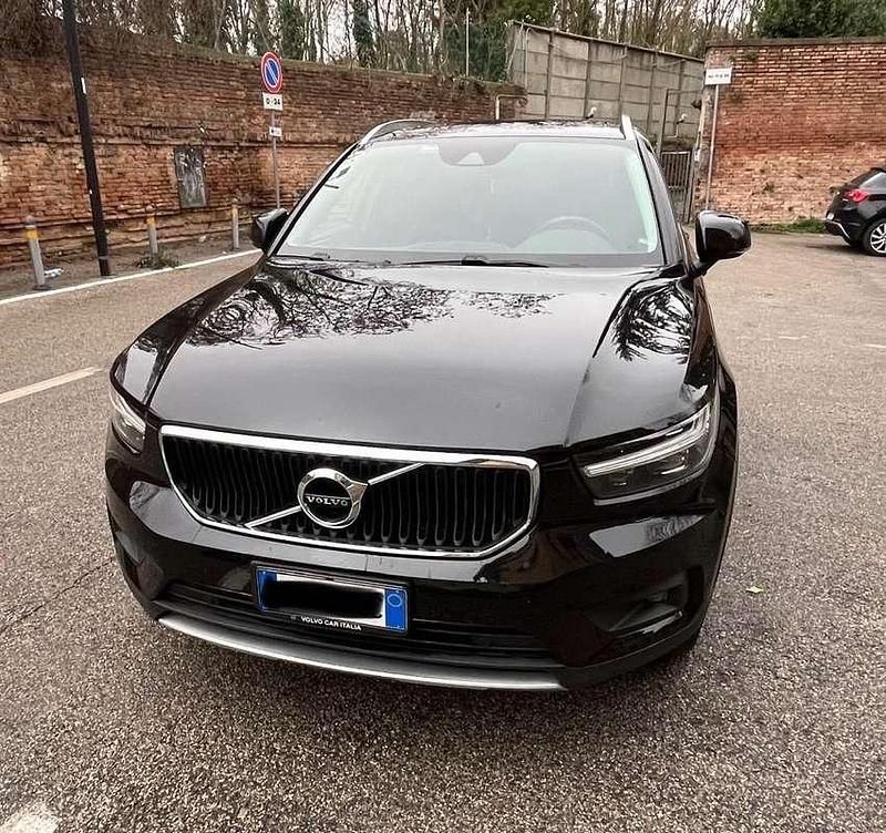 Usata Volvo XC40 Momentum 197 CV (144 kW) 2021 Nero SUV