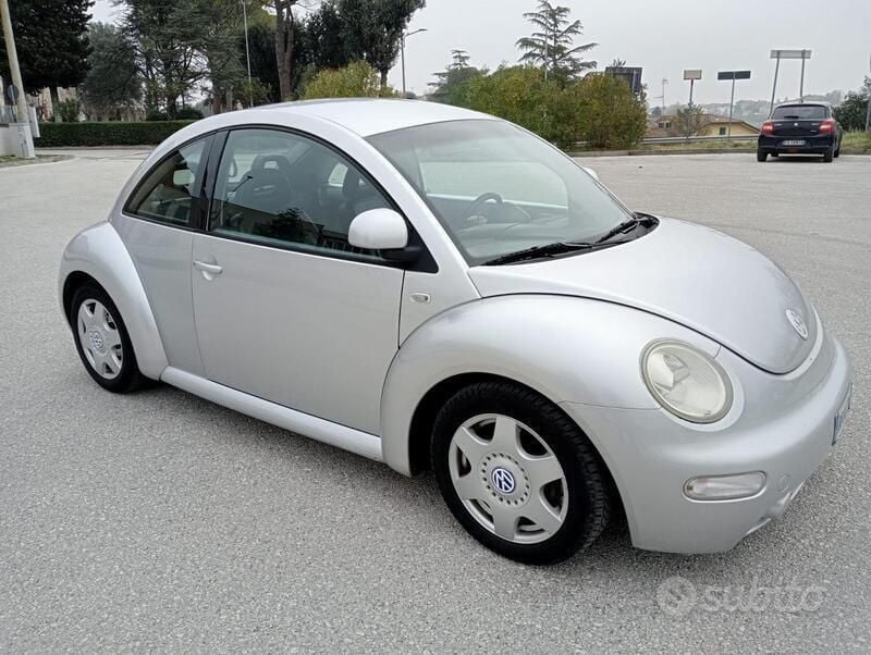 Usata VW New Beetle 90 CV (66 kW) 1999 Grigio Utilitaria