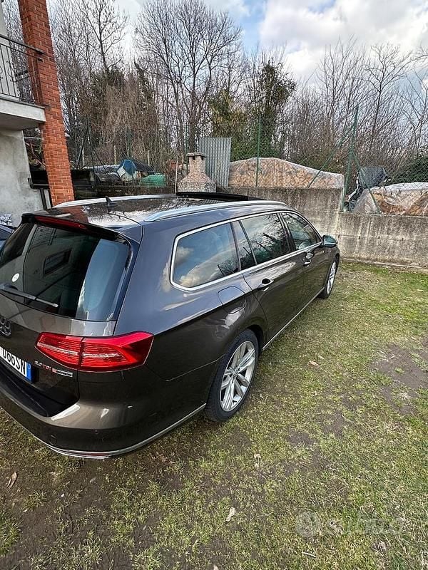 Usata VW Passat 240 CV (176 kW) 2016 Marrone Station wagon