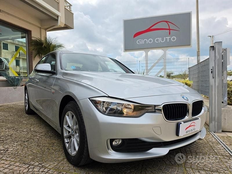 Usata BMW 318 Advantage 143 CV (105 kW) 2013 Grigio Berlina