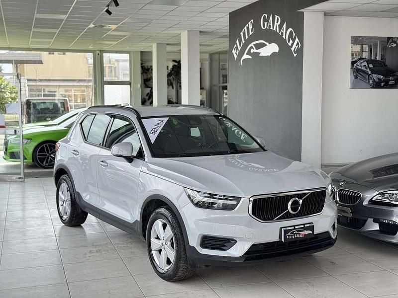 Usata Volvo XC40 Momentum 129 CV (94 kW) 2020 Grigio SUV