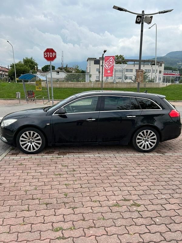Nero Usata 2010 Opel Insignia Cosmo Station wagon | 4400 € - Immagine 1/4