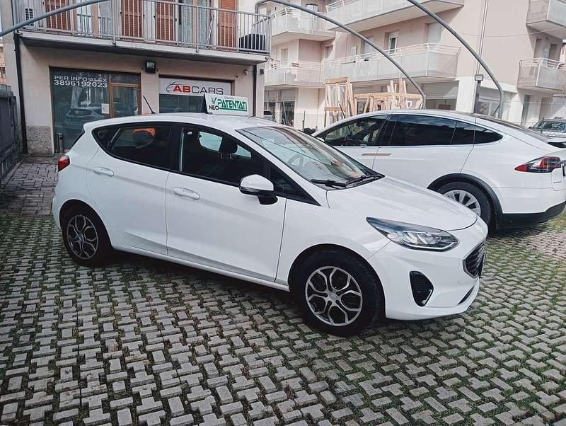 Usata Ford Fiesta 75 CV (55 kW) 2022 73h  frozen white pastello Berlina