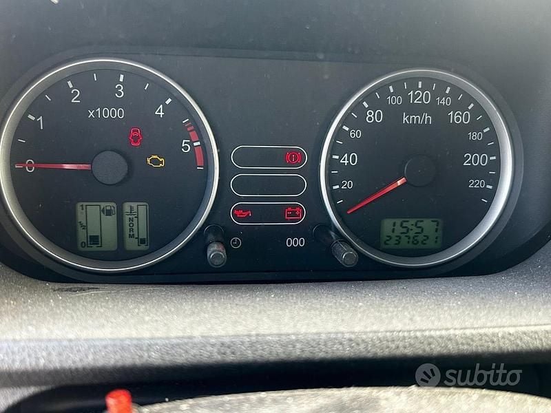 Usata Ford Fusion 68 CV (50 kW) 2004 Grigio Berlina