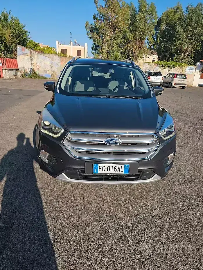 Usata Ford Kuga 150 CV (110 kW) 2017 Grigio SUV