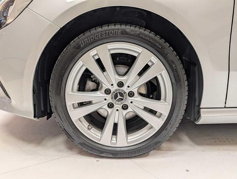 Usata Mercedes A180 109 CV (80 kW) 2017 Grigio Berlina