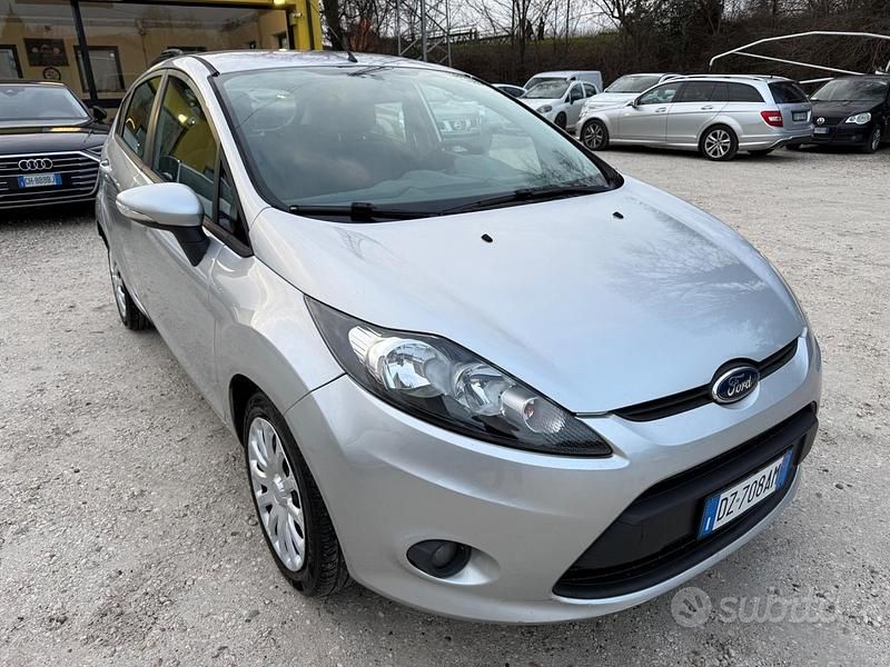 Usata Ford Fiesta Titanium 97 CV (71 kW) 2009 Grigio Berlina